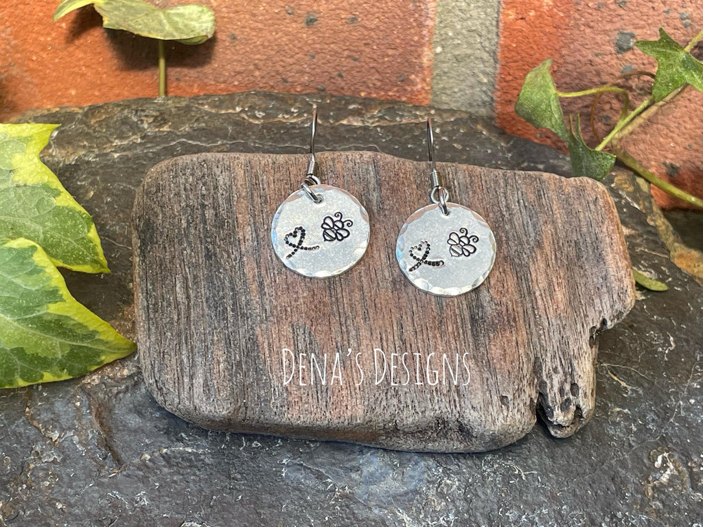 Cute bee earrings, hand stamped earrings. Stainless steel earrings #194
