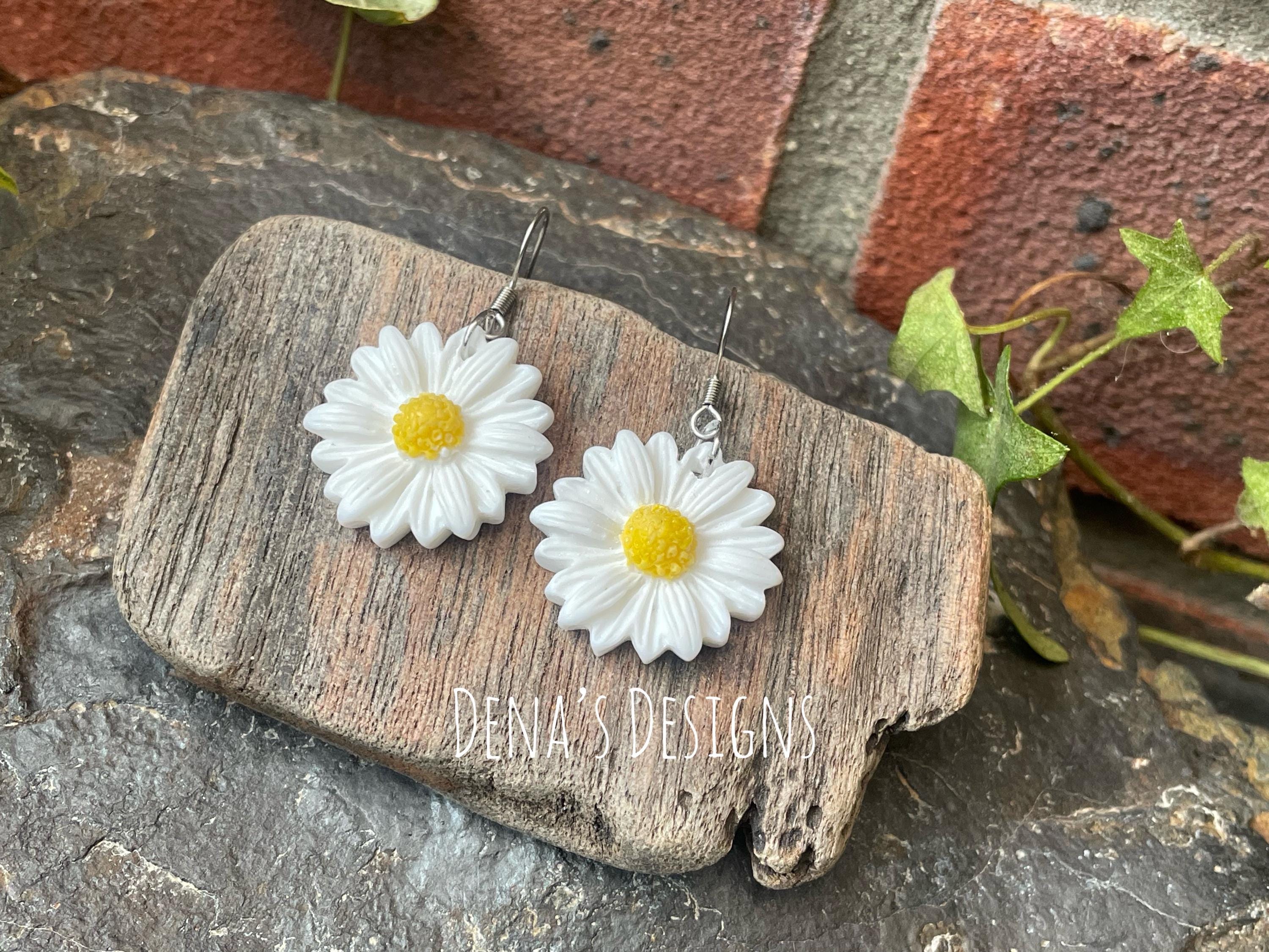 Daisy earrings. Spring earrings. Summer earrings. #196