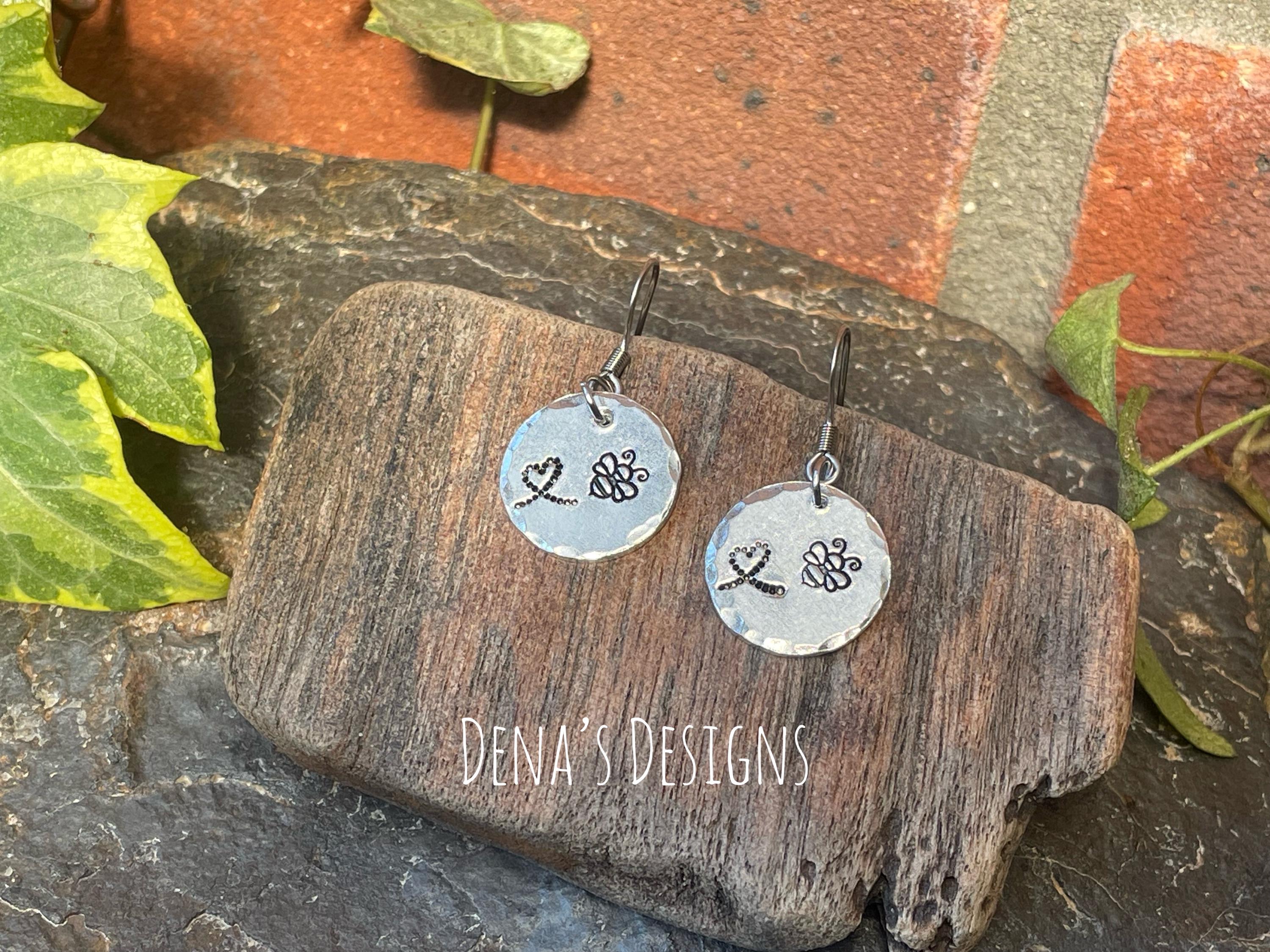 Cute bee earrings, hand stamped earrings. Stainless steel earrings #194