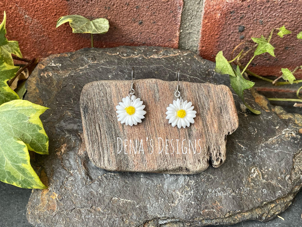 Daisy earrings. Spring earrings. Summer earrings. #196