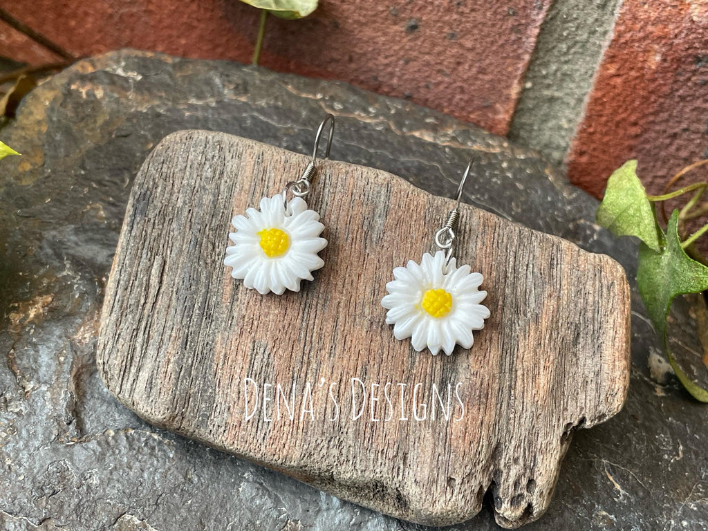 Daisy earrings. Spring earrings. Summer earrings. #196