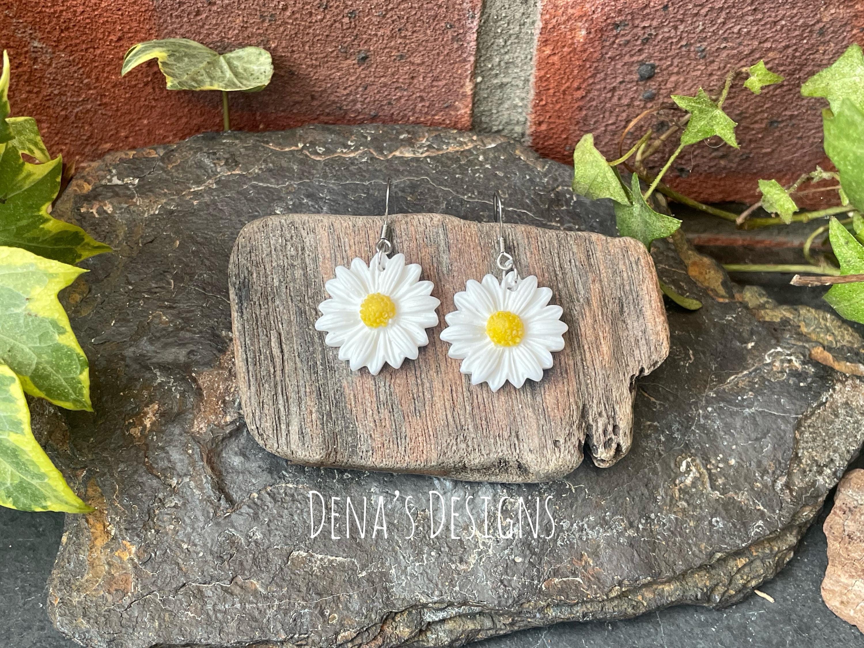 Daisy earrings. Spring earrings. Summer earrings. #196