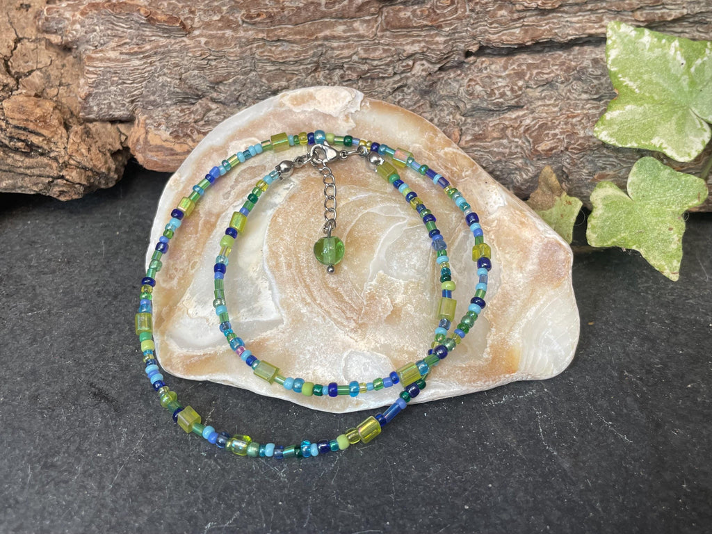 Seed bead necklace. Seed bead choker. Seed bead bracelet.